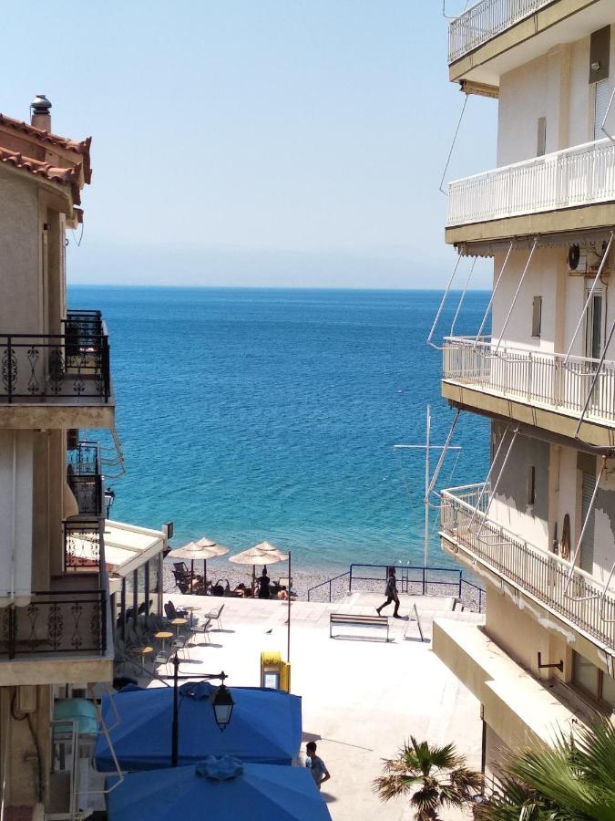Seaview Apartment In Theheart Of Loutraki Экстерьер фото