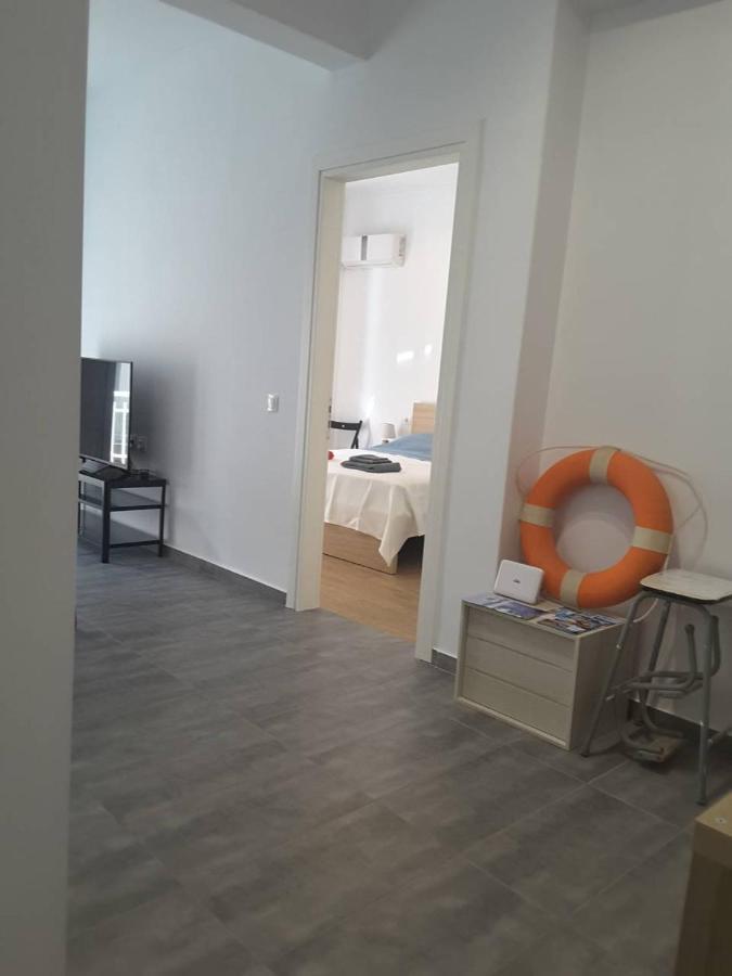 Seaview Apartment In Theheart Of Loutraki Экстерьер фото