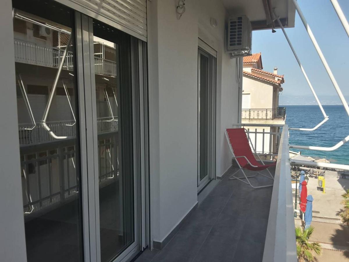 Seaview Apartment In Theheart Of Loutraki Экстерьер фото