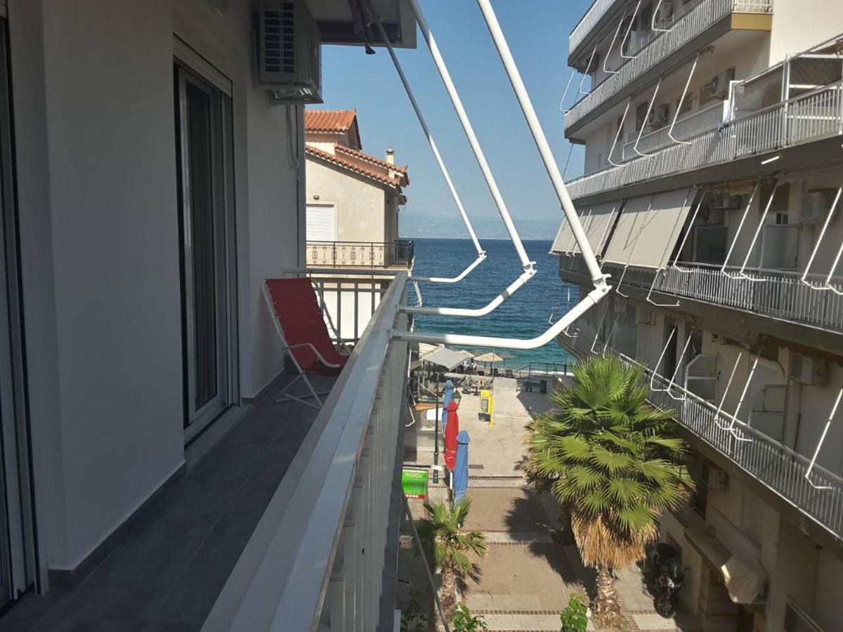 Seaview Apartment In Theheart Of Loutraki Экстерьер фото